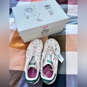 Brand New adidas Kids Stan Smith Sneakers.